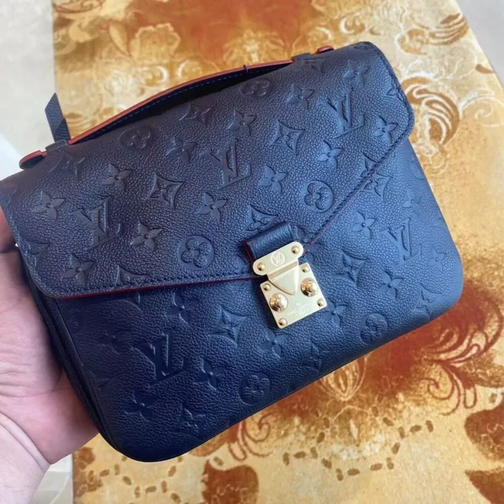 Louis Vuitton Women Pre-Loved Bag Very Good Condition